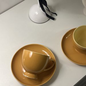 كوب لون اصفر