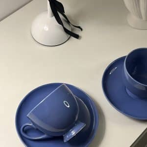 كوب لون نيلي